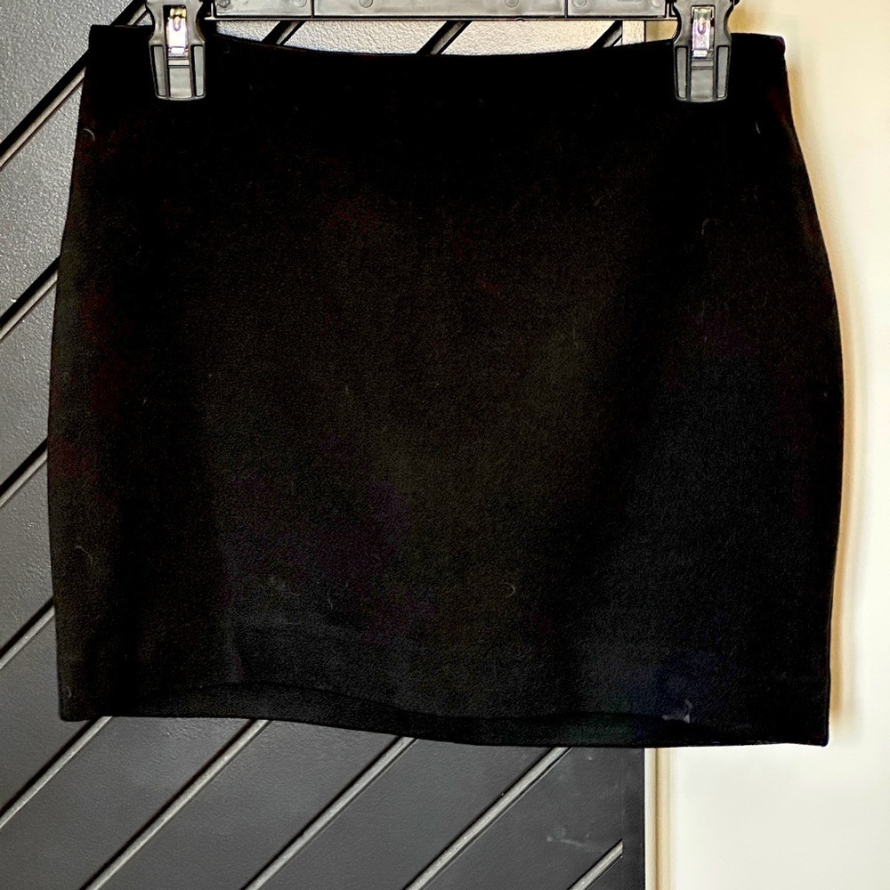Express black mini skirt. Size 2. Great condition! - Picture 1 of 3